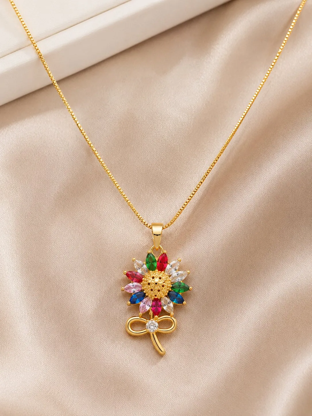 Anti-Tarnish Flower Necklace – Premium Gold-Plated Floral Pendant for Women