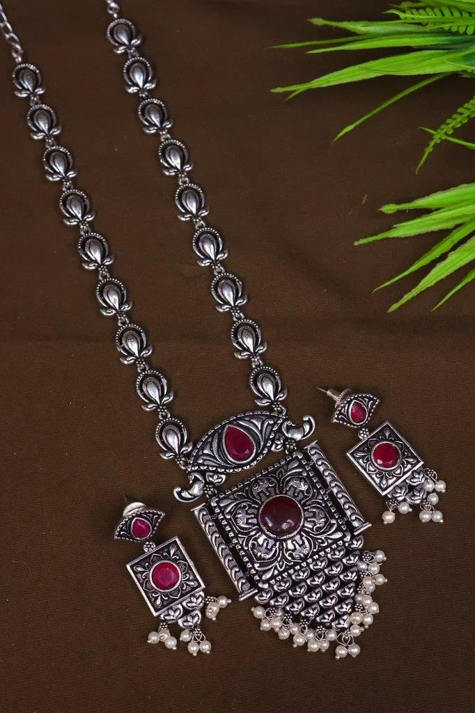 Paisley Link Long Necklace with Engraved Square Pendant