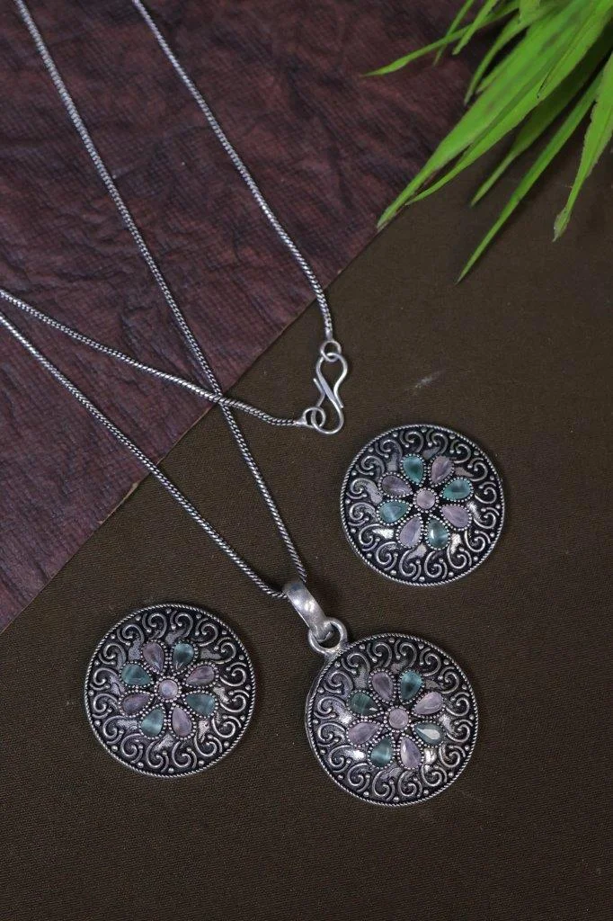 Spiral Disc Pendant Set with Two Tone Stone Flower