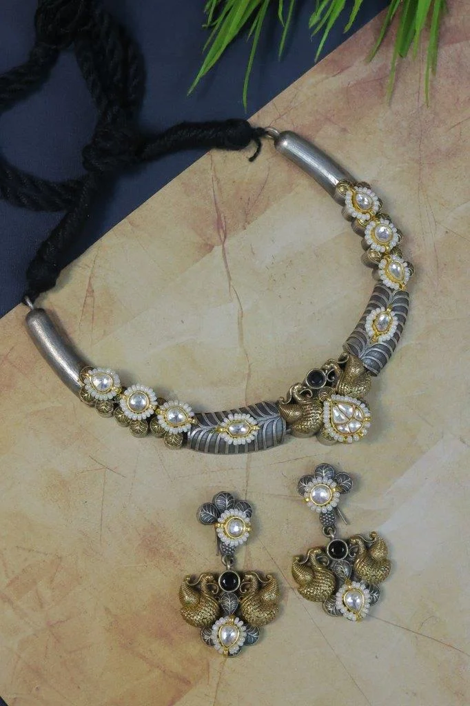 Dual Tone Kundan Choker Set on Black Thread