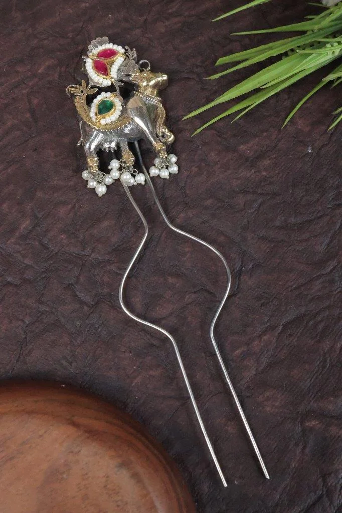 Dual-Tone Cow Motif Juda Pin with Pearl-Framed Paachi Stones
