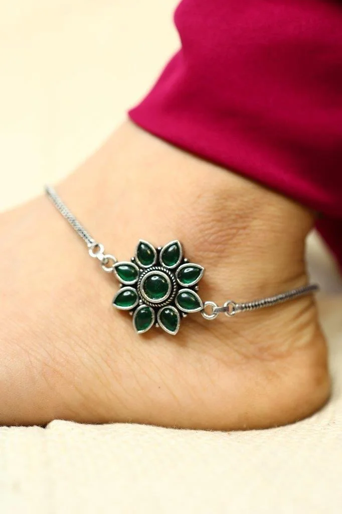 Eight Petal Flower Payal on Fine Chain