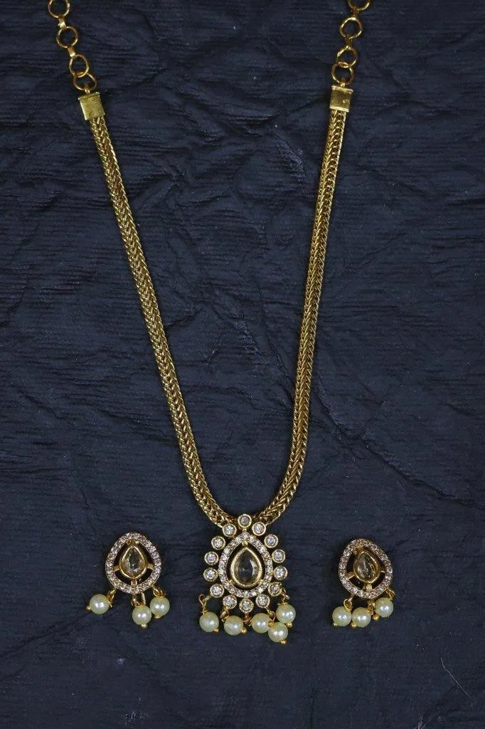Fine Chain Set with Pearl Drop Pendant