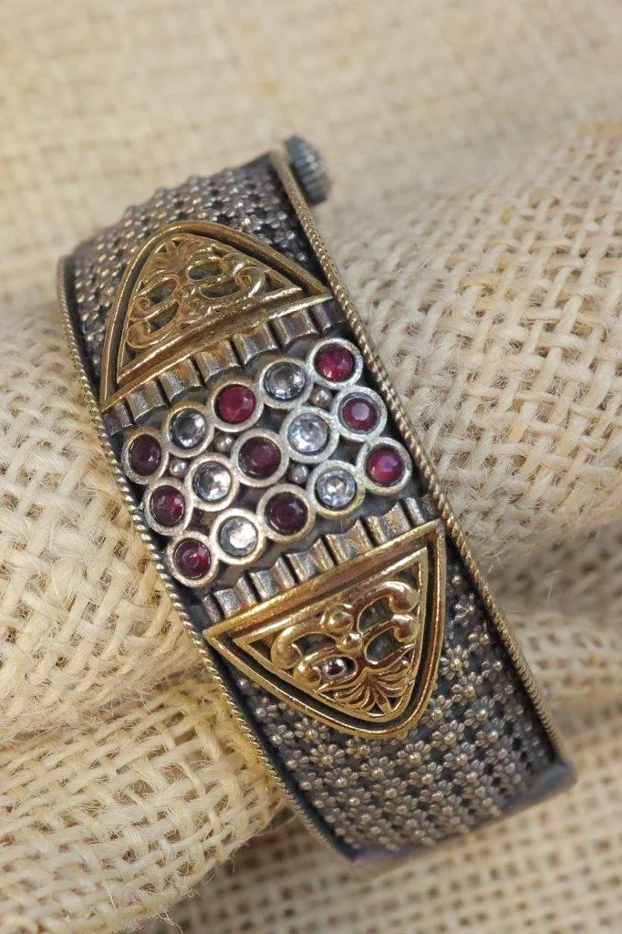Dual-Tone Granulated Kada with Gold Filigree Shields and Red Monalisa Stone Cluster