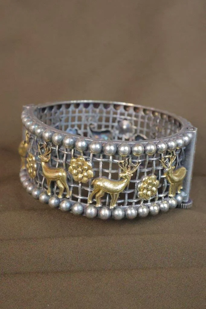 Dual-Tone Deer and Blossom Jaali Kada with Silver Bead Borders