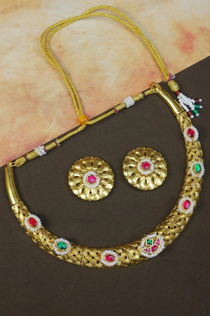 Golden Woven Paachi Hasli Necklace Set with Pearl-Framed Stones and Flower Studs