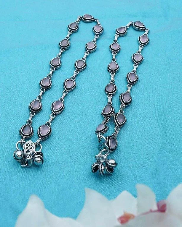 Teardrop Stone Line Payal with Rope Bezels