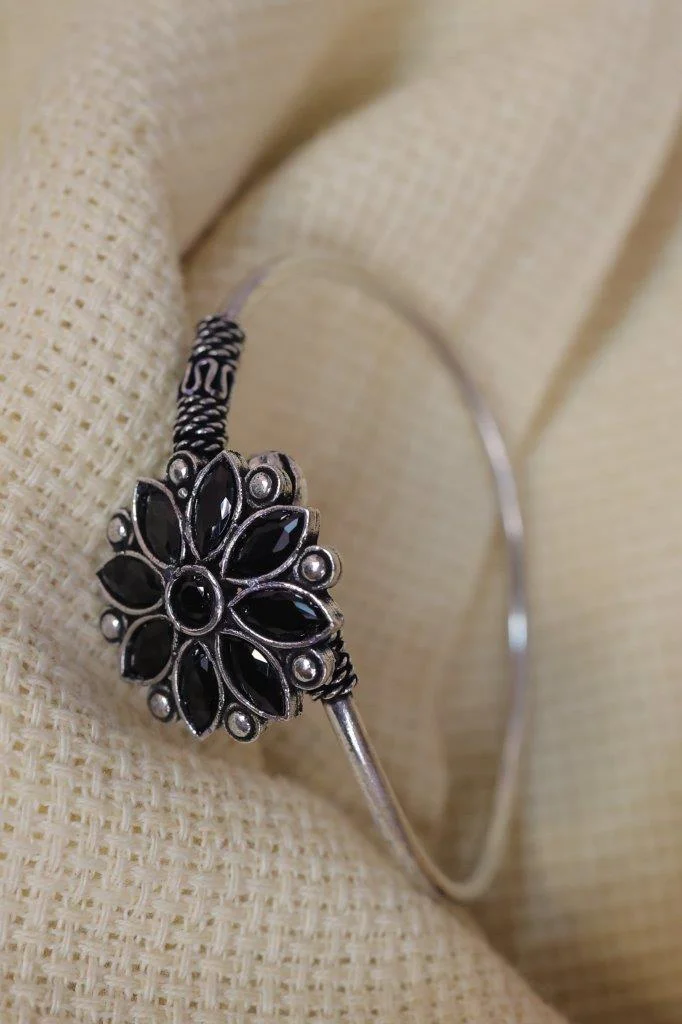 Oxidised Black Stone Flower Kada