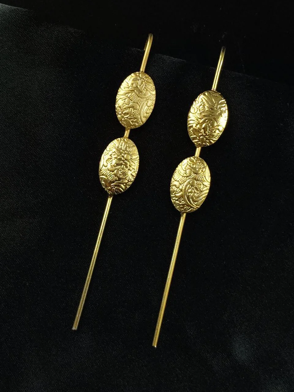 Textured Paisley Climbing Ear Pin – view 2