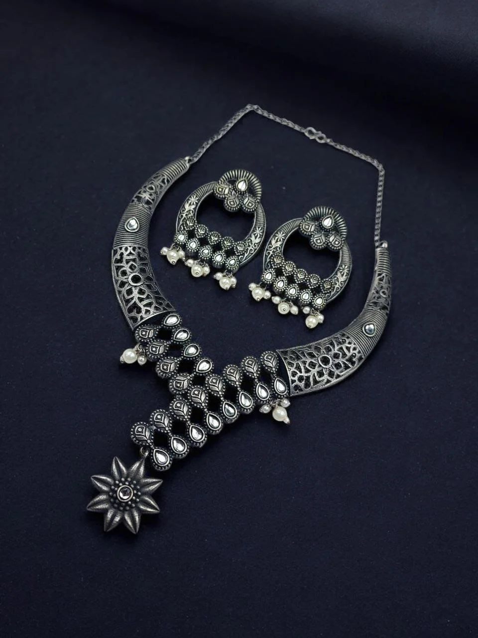 Oxidised Pierced Hasli Necklace Set with Star Pendant – view 3