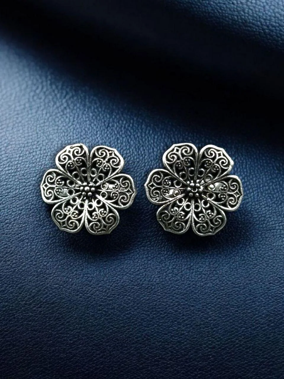 Oxidised Filigree Flower Toe Ring — Bichiya Pair – view 2