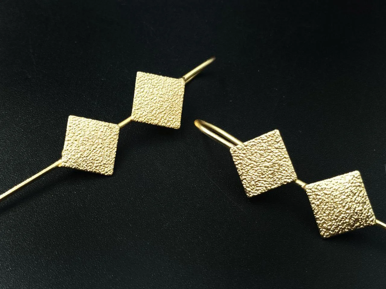 Diamond Square Climbing Ear Pin – view 4