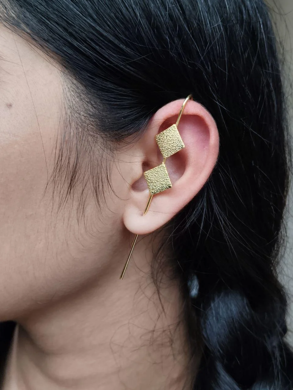Diamond Square Climbing Ear Pin