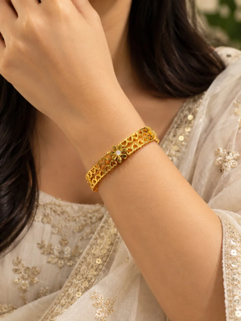Scalloped Openwork Bangle with Flower Centre