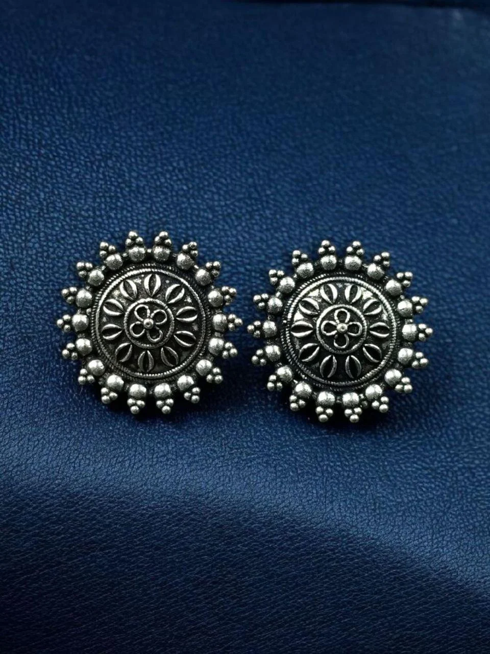 Oxidised Beaded Rim Toe Ring — Bichiya Pair – view 2