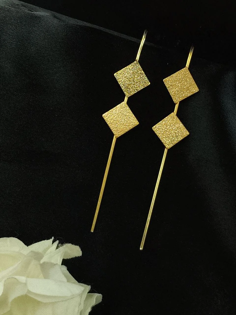 Diamond Square Climbing Ear Pin – view 2