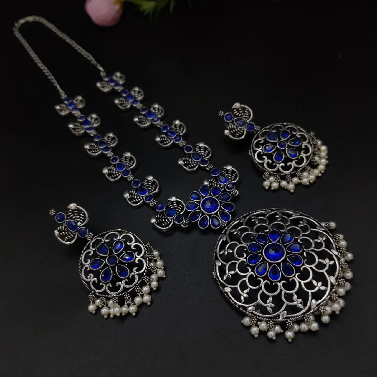 Oxidised Openwork Round Pendant Necklace Set