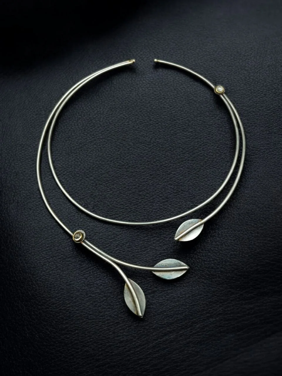 Silver Plated Leaf Hasli Collar Necklace – view 4