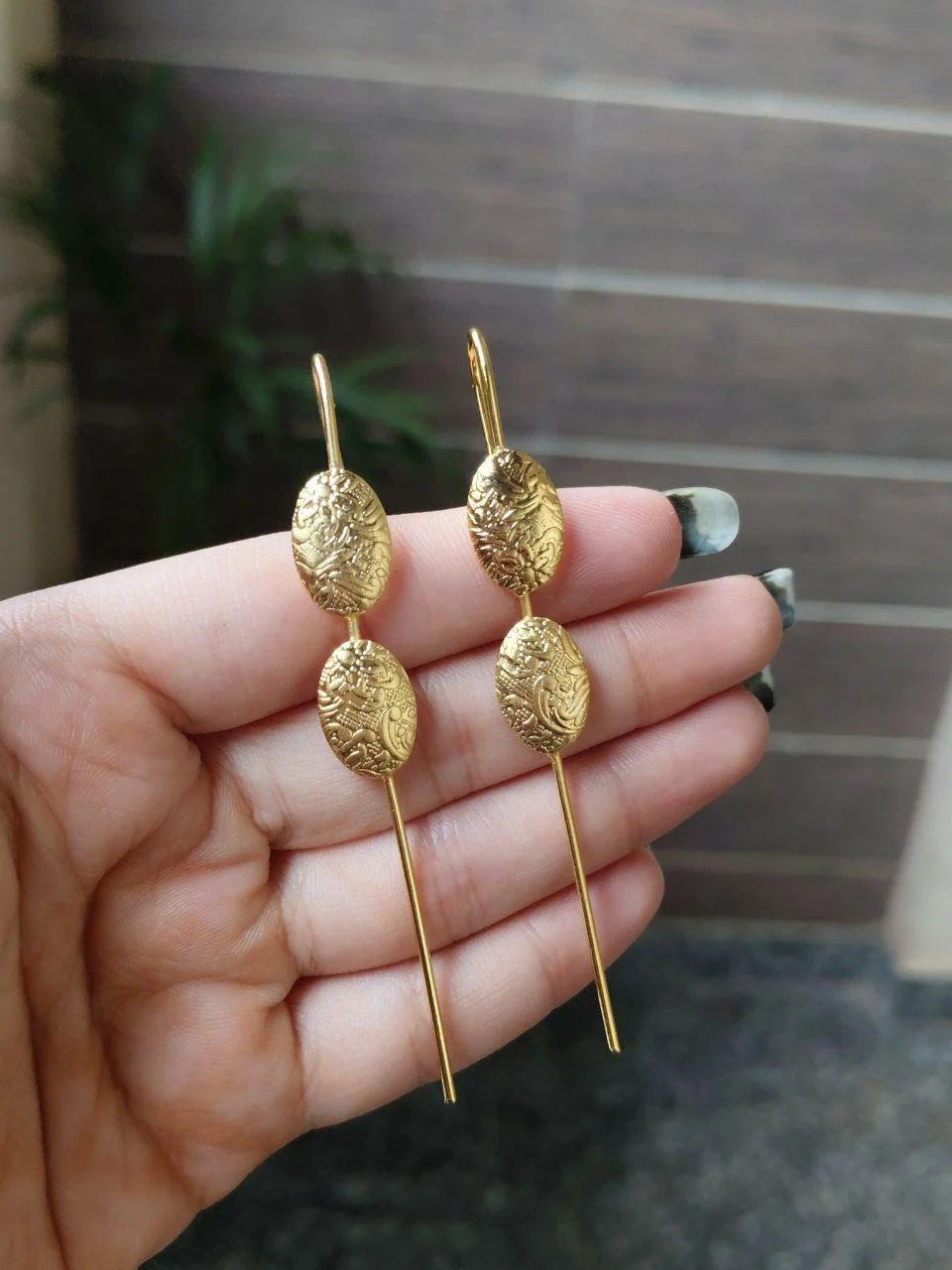 Textured Paisley Climbing Ear Pin – view 3