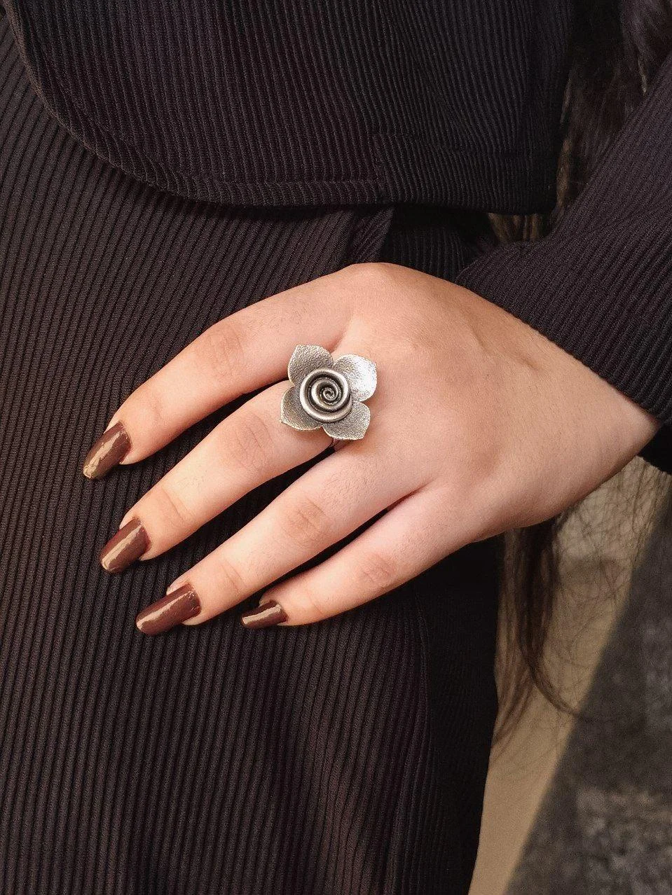 Oxidised Rose Ring on Leaf Base – view 4