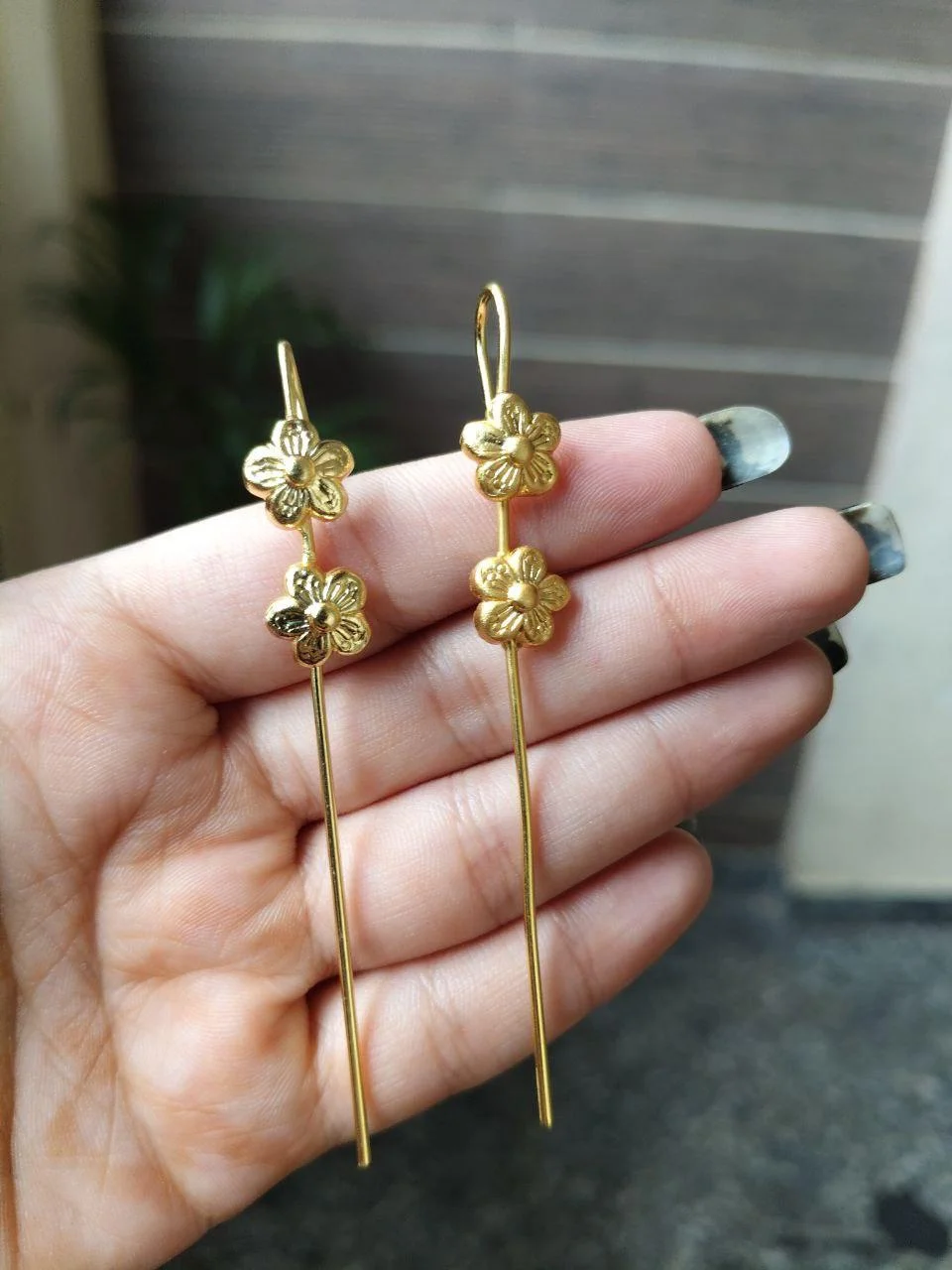 Rosette Climbing Ear Pin – view 3