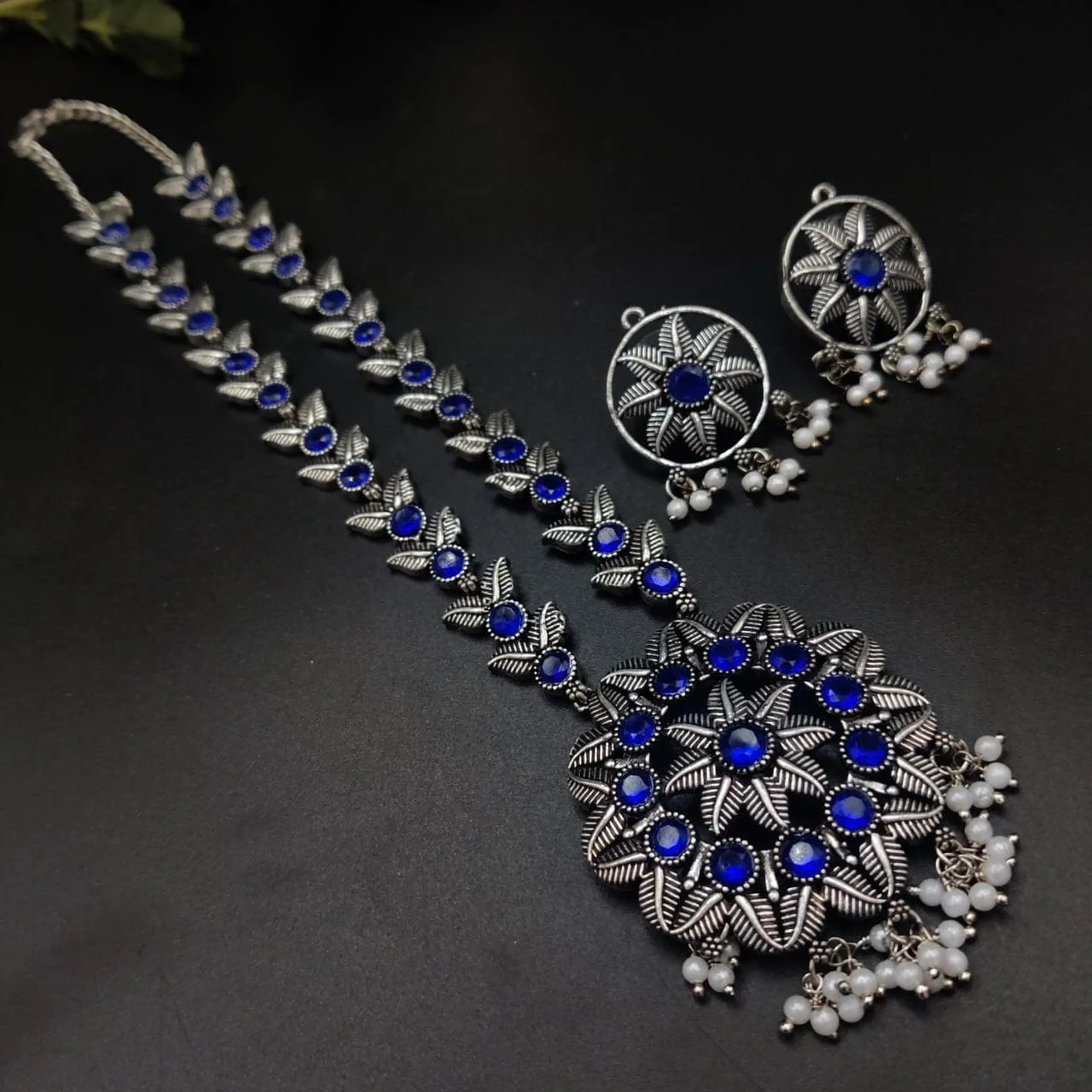 Oxidised Leaf Star Medallion Long Necklace Set