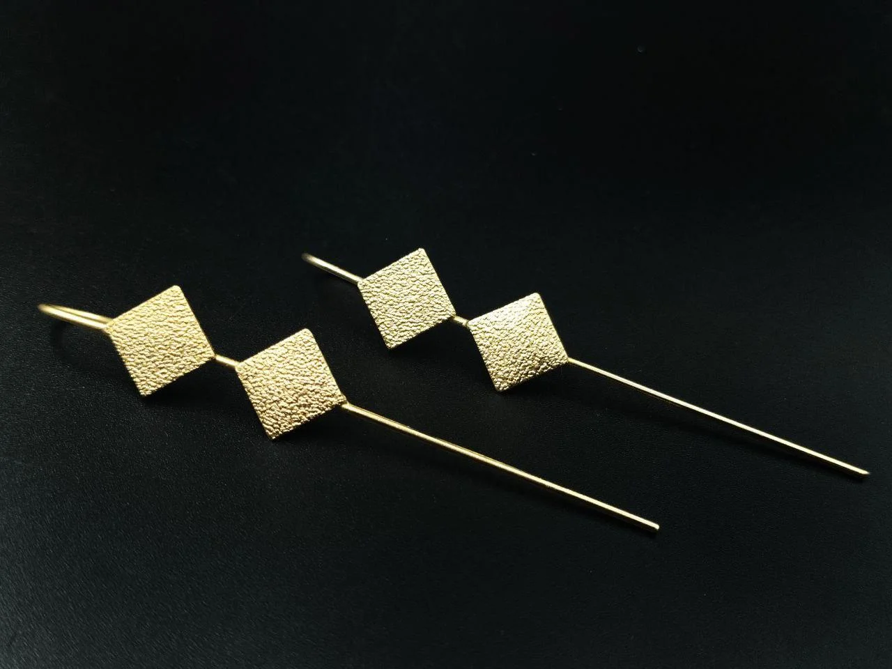 Diamond Square Climbing Ear Pin – view 5