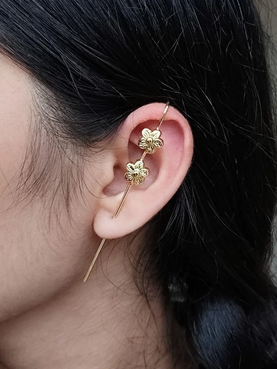 Rosette Climbing Ear Pin