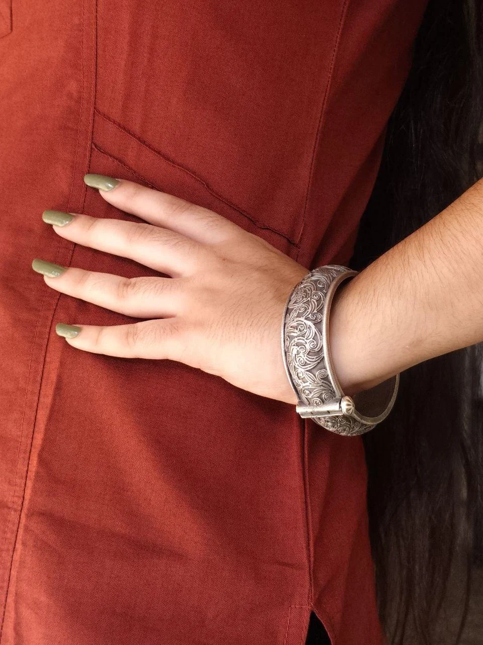 Oxidised Round Floral Vine Kada – view 2