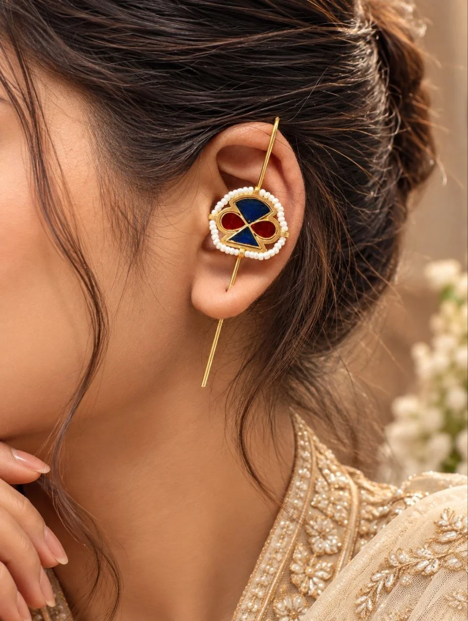 Pearl Border Enamel Ear Pin with Quatrefoil Motif – Gold Plated Ear Threader