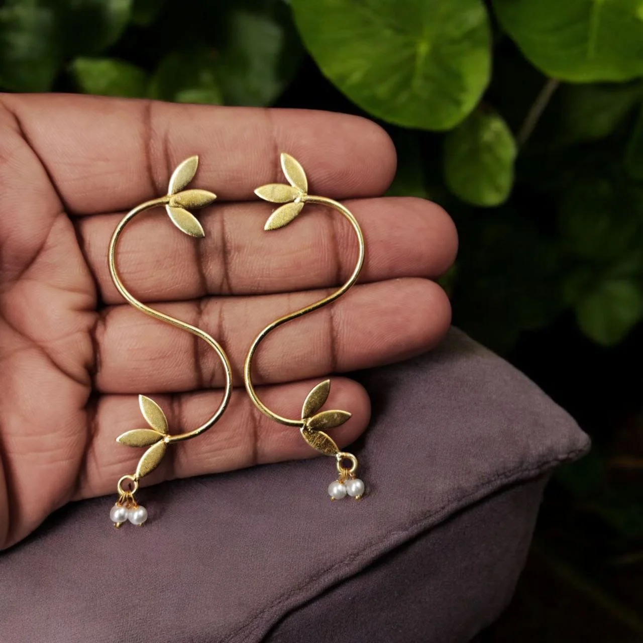 Curved Vine Ear Climber with Pearl Clusters – view 2