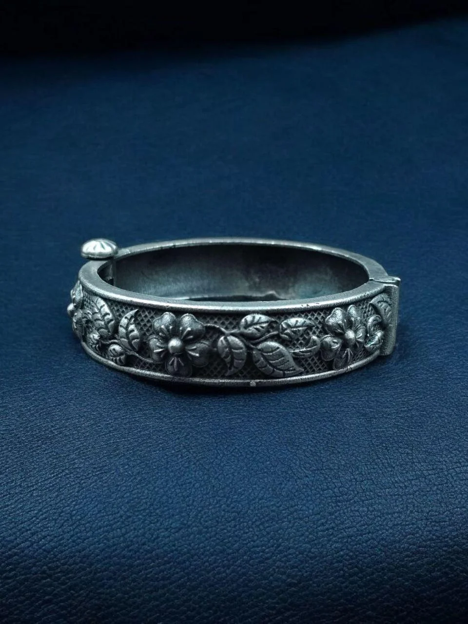 Oxidised Daisy Floral Kada – view 4