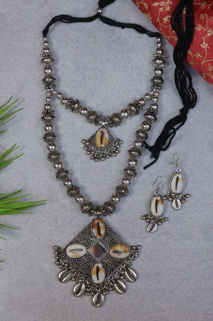 Cowrie Shell Two Layer Necklace with Kite Pendant
