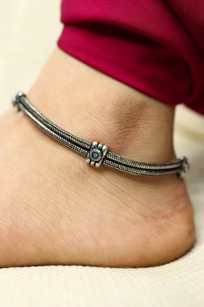 Double Strand Rope Payal with Engraved Centre Bead