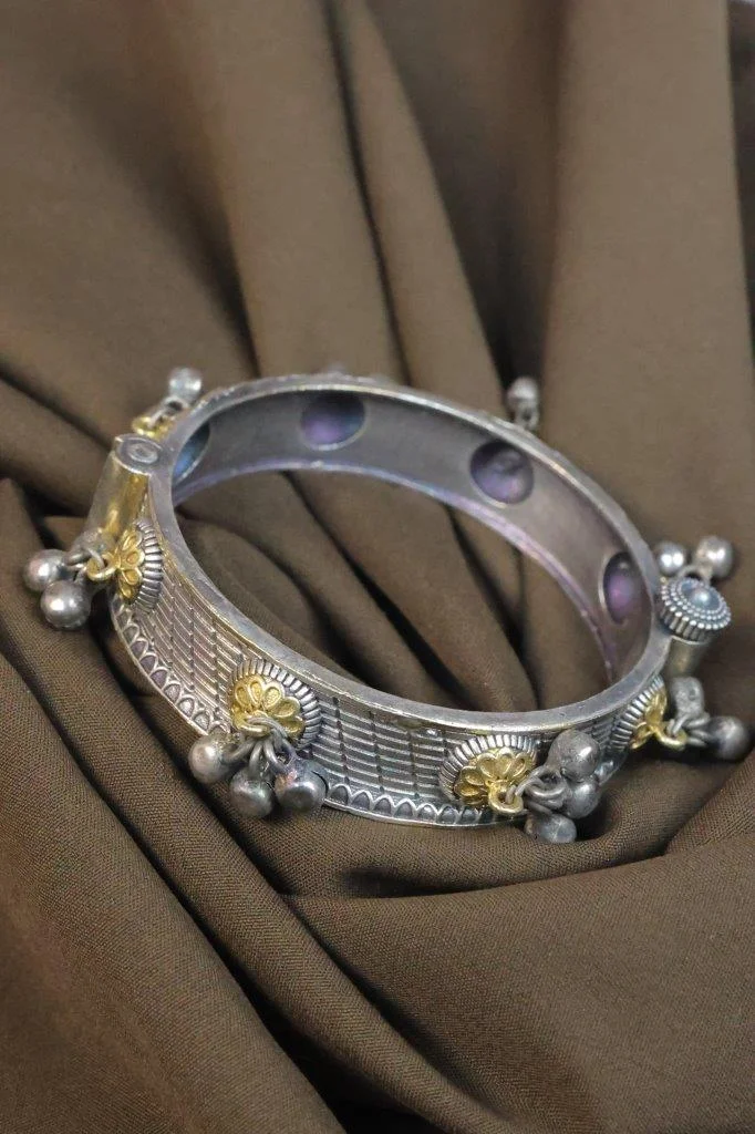 Dual-Tone Ribbed Kada with Gold Flower Rosettes and Ghungroo Bells