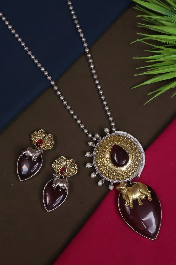 Long Chain Necklace with Gold Cow Motif and Teardrop Stone